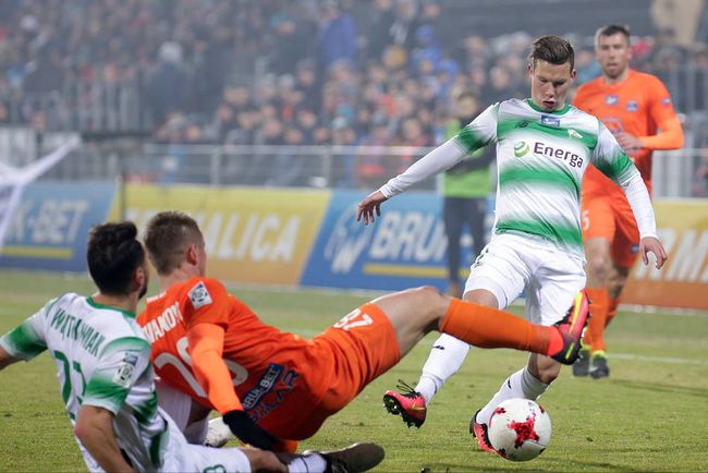 攻防两端的 攻防两端的